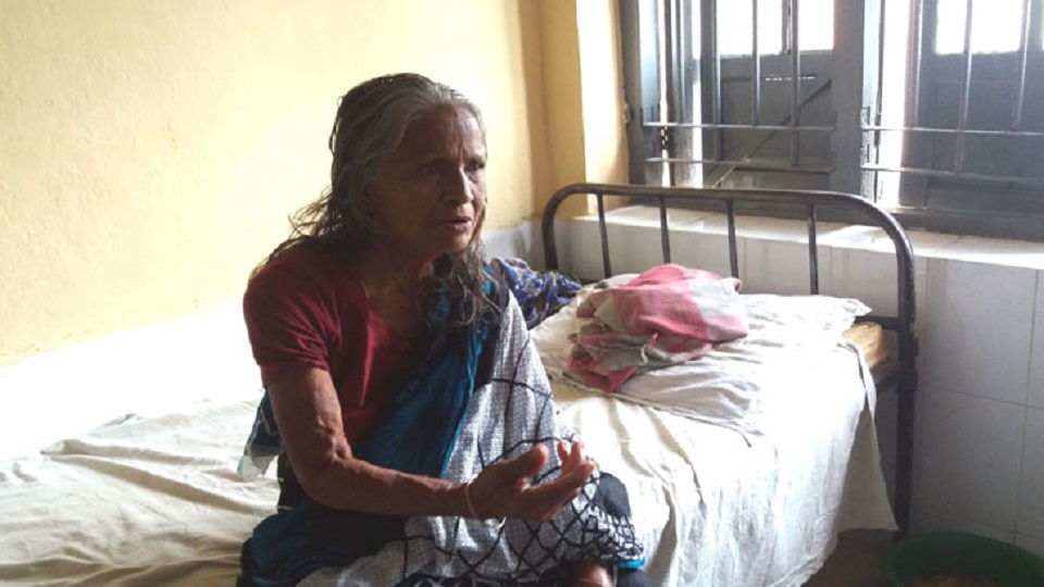 গোয়ালঘরে আটকে রাখা সেই মা’কে হাসপাতালে ভর্তি