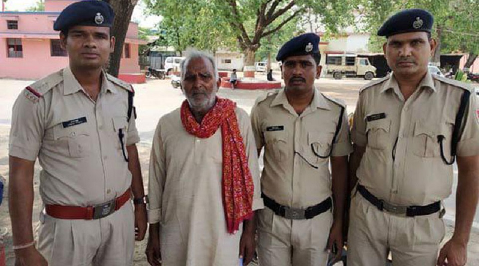 মালগাড়ি থেকে শাড়ি চুরির ৪২ বছর পর রেলকর্মী গ্রেফতার