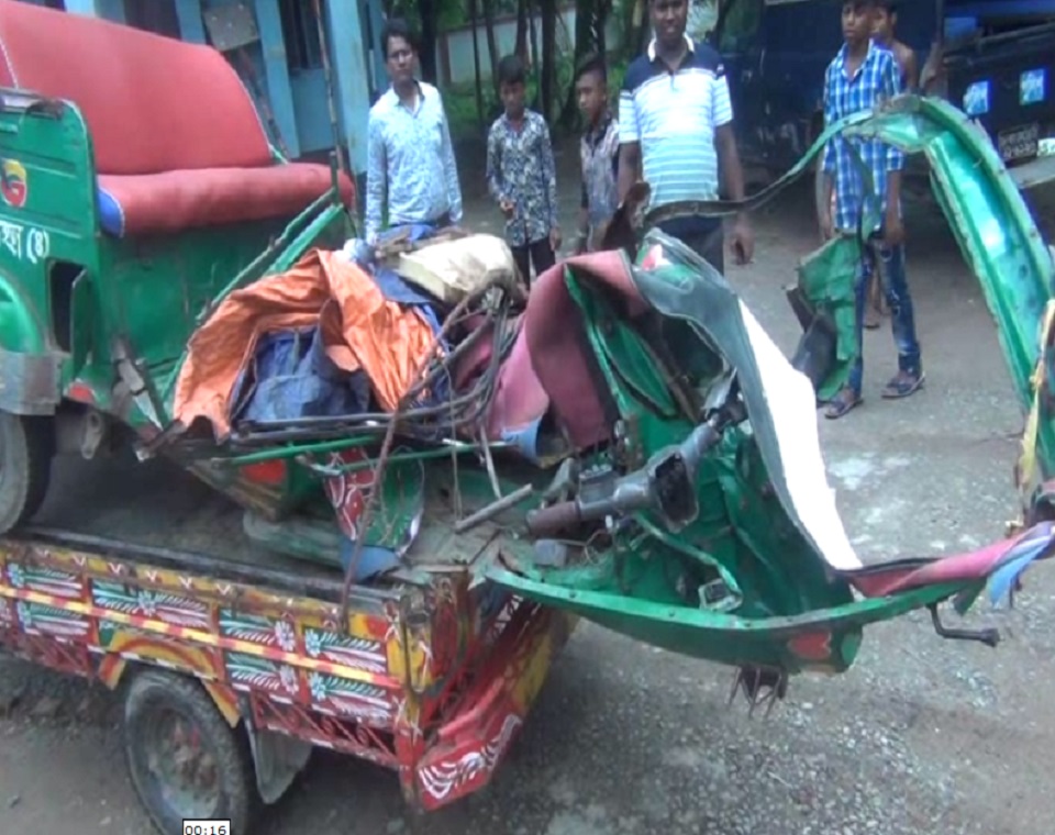 চার জেলায় সড়ক দুর্ঘটনায় নিহত ৯