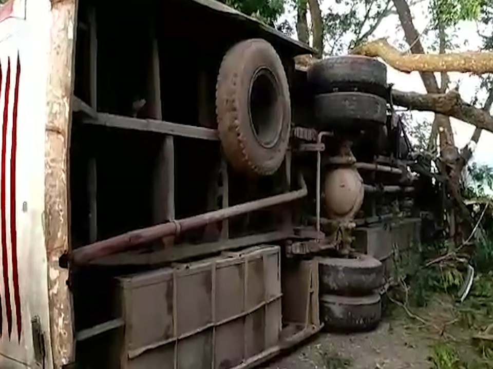 মাদারীপুরে বাস নিয়ন্ত্রণ হারিয়ে নিহত ১, আহত ১৫