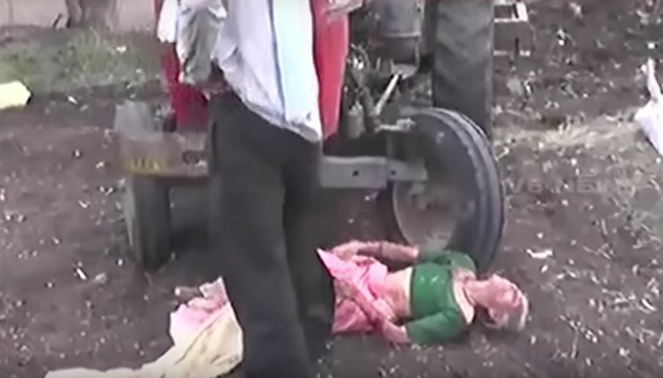 জমি দখলে ট্রাক্টরের সামনে মাকে ছুঁড়লো ছেলে!