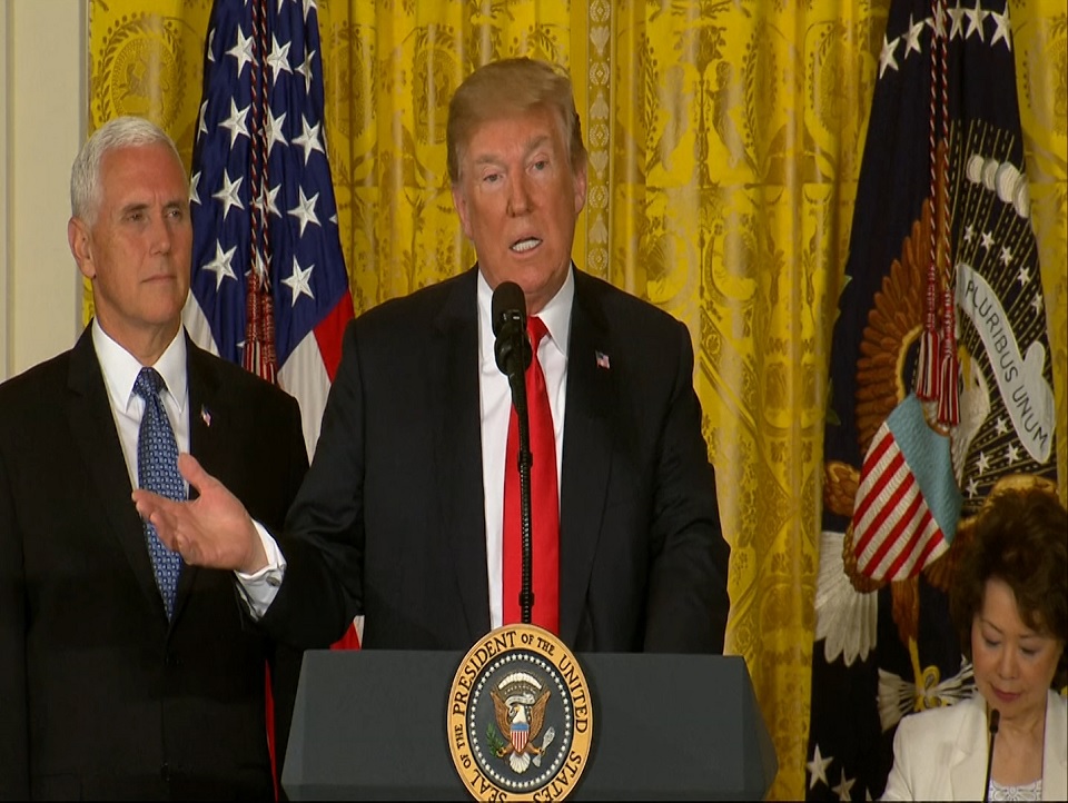 অভিবাসী শিশুদের খাঁচায় বন্দি নিয়ে সমালোচনায় ট্রাম্প