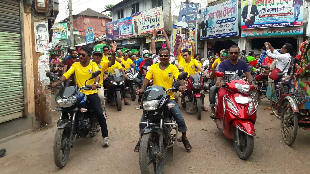 পটুয়াখালীতে ব্রাজিল সমর্থকদের মোটর শোভাযাত্রা