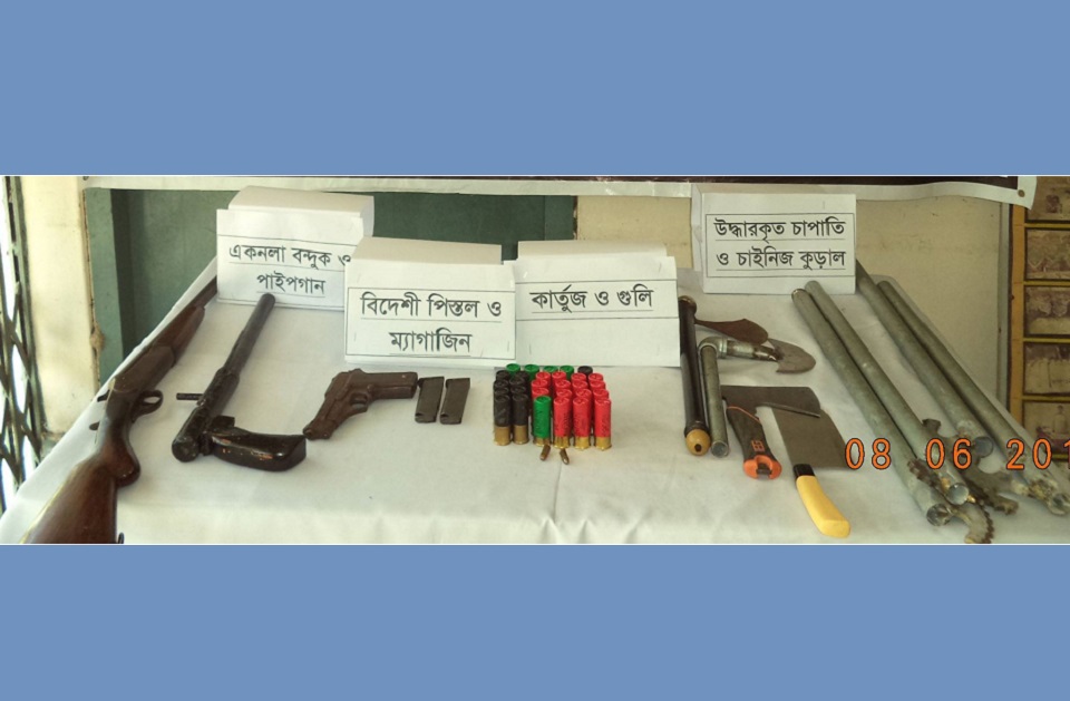 পাবনায় বিদেশি-দেশিয় অস্ত্র, গুলি ও কার্তুজ উদ্ধার