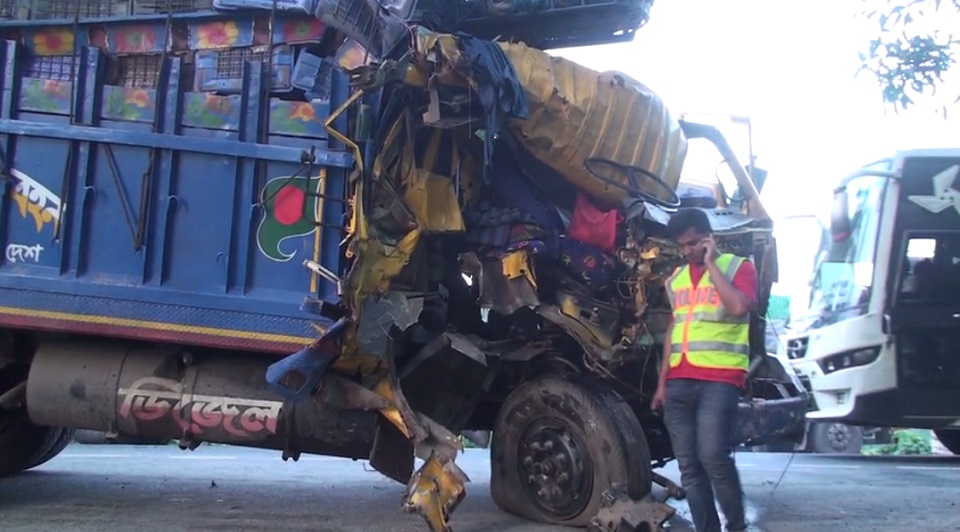 টাঙ্গাইলে পৃথক সড়ক দুর্ঘটনায় নিহত ৩