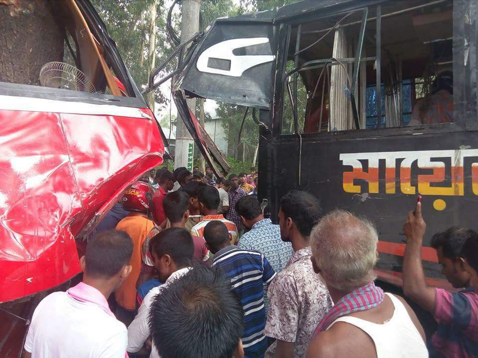 গোবিন্দগঞ্জে দুই বাসের মুখোমুখি সংঘর্ষে নিহত ২