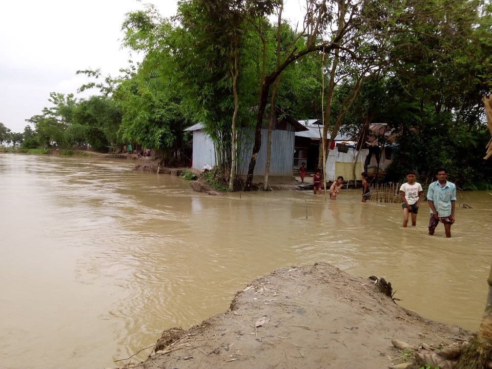 নদীর বাঁধ ভেঙে মৌলভীবাজারের ৩০ গ্রাম প্লাবিত