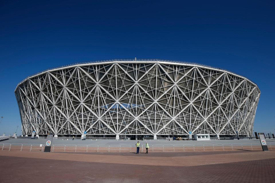 হোটেলে হঠাৎ ঝাঁকে ঝাঁকে মশার আক্রমণ, হেলিকপ্টার দিয়ে ওষুধ ছিটিয়ে রক্ষা