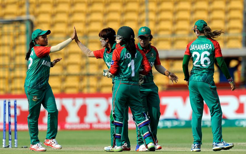 পাকিস্তানের বিরুদ্ধে ৭ উইকেটের বড় জয়