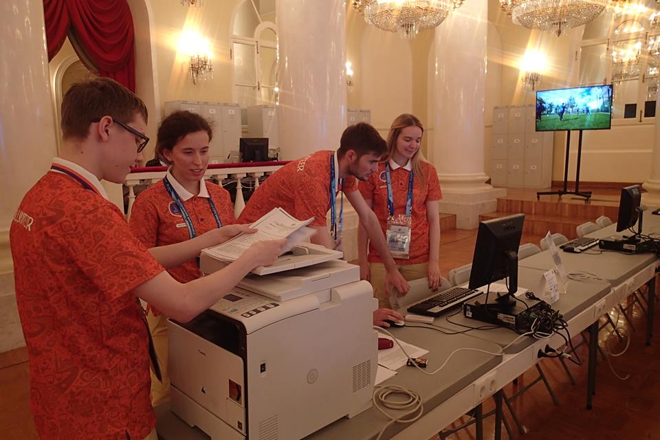 রাশিয়ার নোটবুক: বিমানবন্দরে দেখা মিলবে তৎপর ভলান্টিয়ারদের