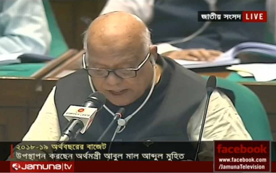 সংসদে বাজেট পেশ করছেন অর্থমন্ত্রী