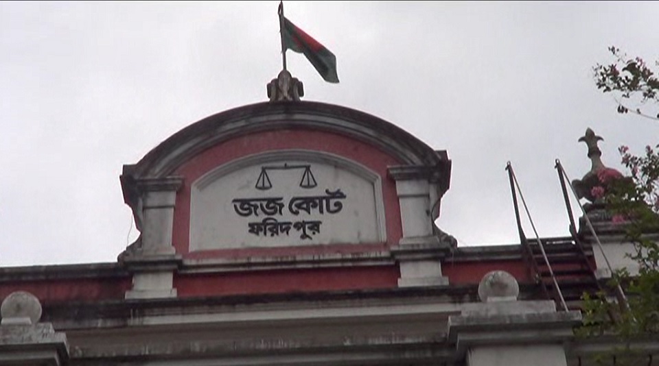 শুনানি শেষে আদালত থেকে হত্যা মামলার আসামির পলায়ন