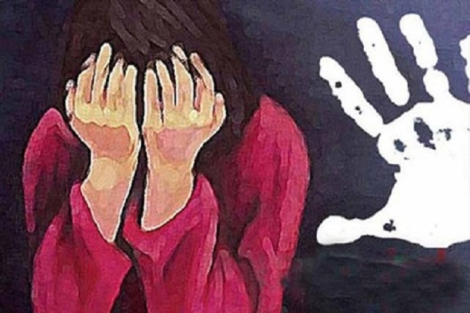 দরজা ভেঙে দশম শ্রেনির ছাত্রীকে ধর্ষণের চেষ্টা