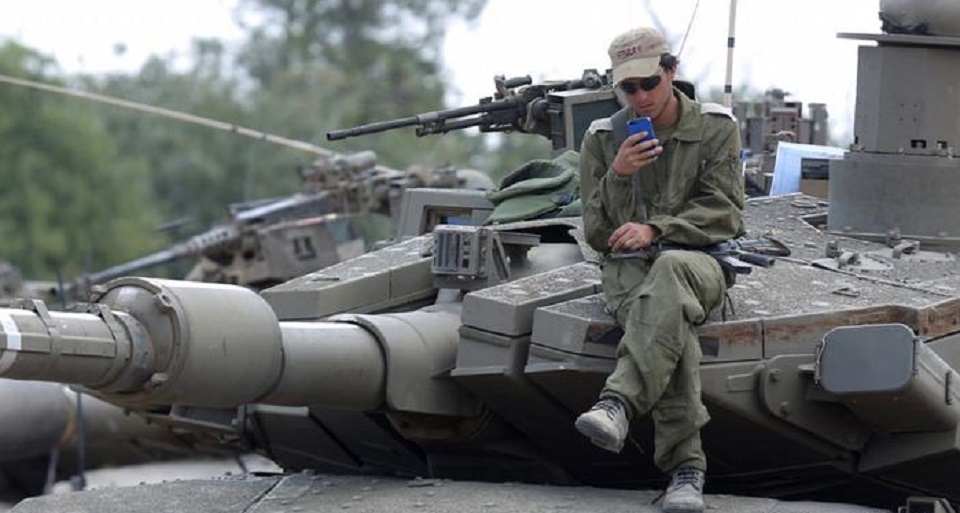 ইসরাইলি সেনাদের প্রেমের ফাঁদে ফেলে তথ্য হাতিয়ে নিচ্ছে হামাস