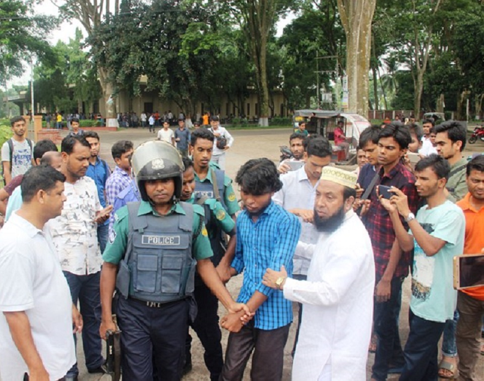প্রধানমন্ত্রীকে নিয়ে কটূক্তি, রাবিতে দুই ছাত্রকে মারধর করলো ছাত্রলীগ
