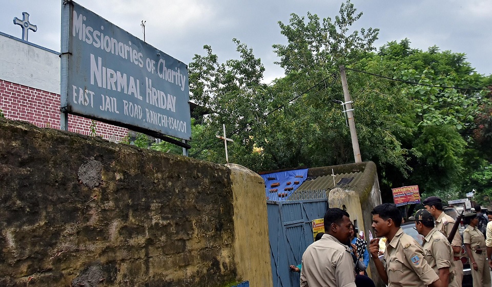 মাদার তেরেসা দাতব্য সংস্থার বিরুদ্ধে শিশু বিক্রির অভিযোগ!