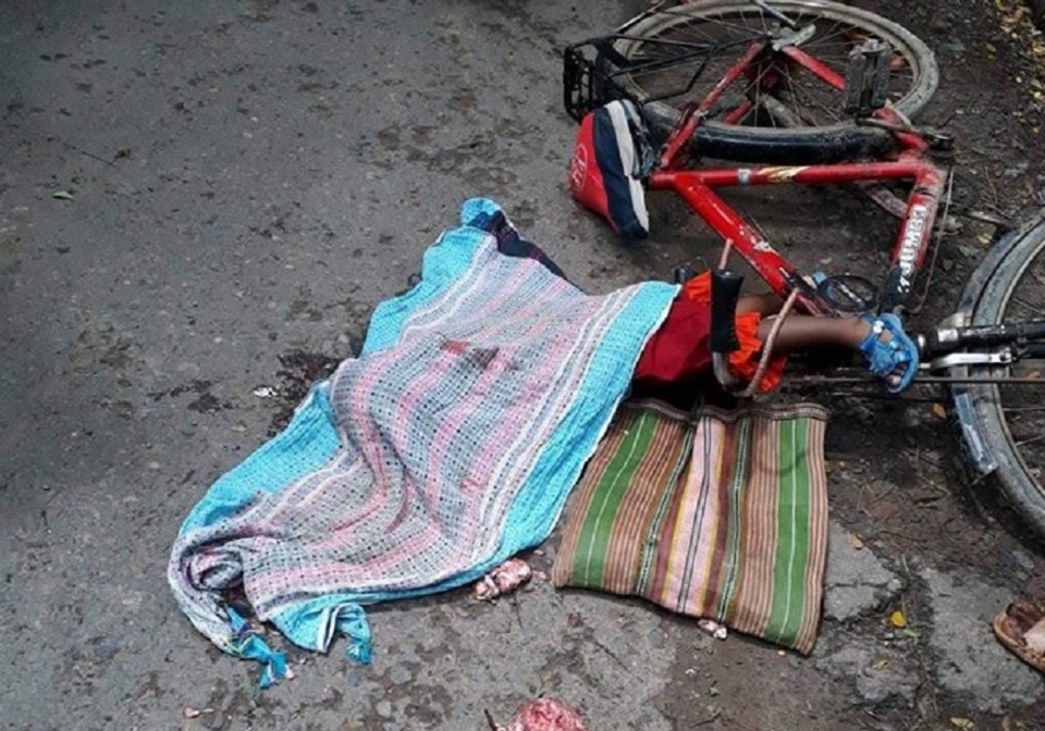 বাসের চাকায় পিষ্ট হলো ৫ বছরের শিশু