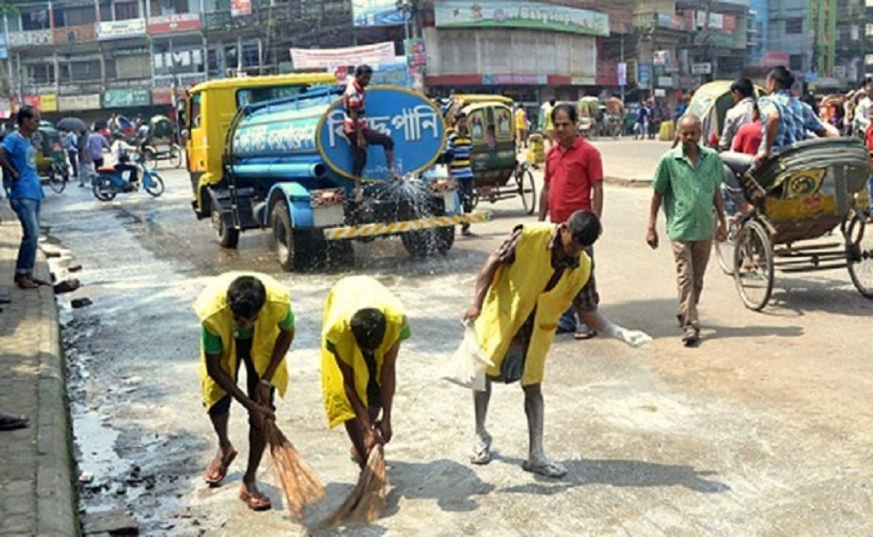 রাজধানীতে বর্জ্য অপসারণে কাজ করছে ১৪ হাজারের বেশি পরিচ্ছন্নতাকর্মী
