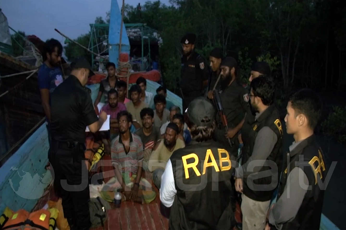 সুন্দরবনে অপহৃত ১৩ জেলেকে উদ্ধার করেছে র্যাব