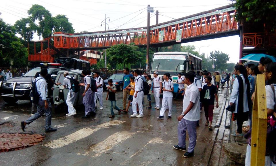 আজও রাজধানীসহ দেশের বিভিন্ন জেলায় শিক্ষার্থীদের বিক্ষোভ