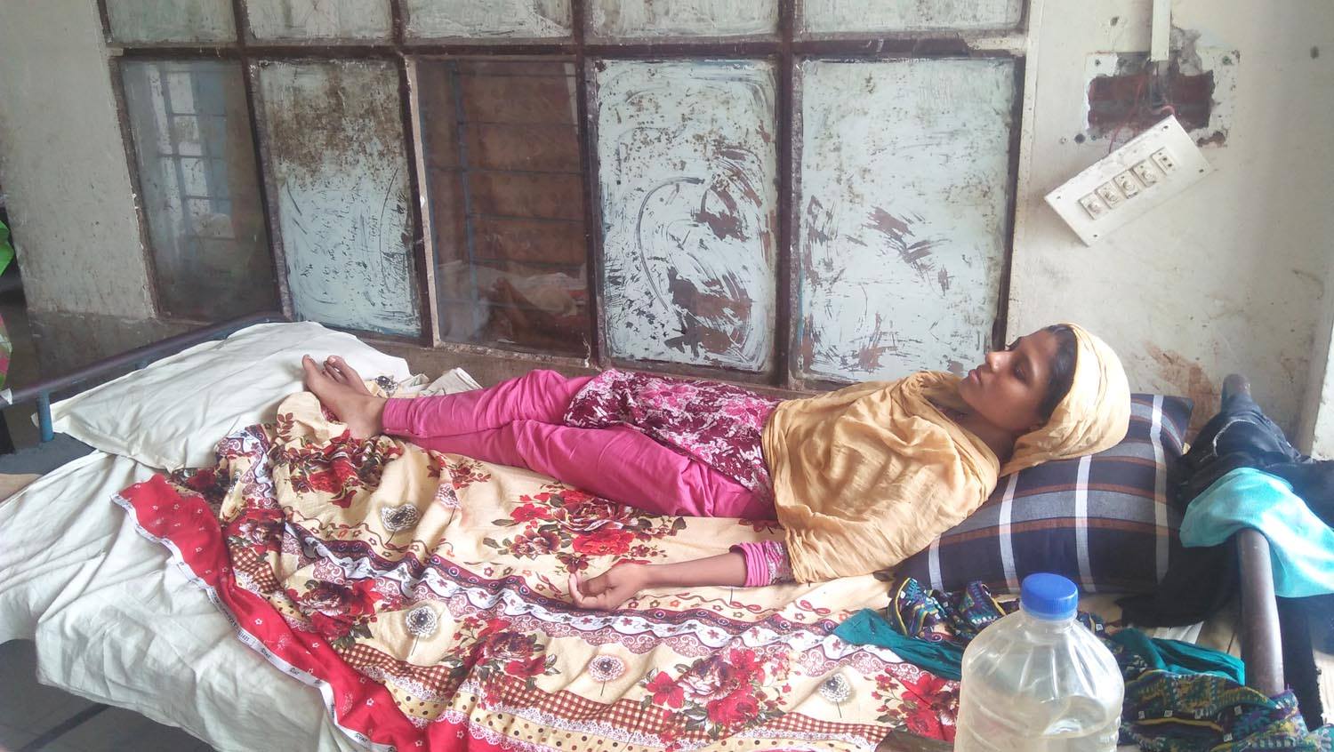 যৌতুক না দেয়ায় শ্বাসরোধ করে স্ত্রীকে নির্যাতন