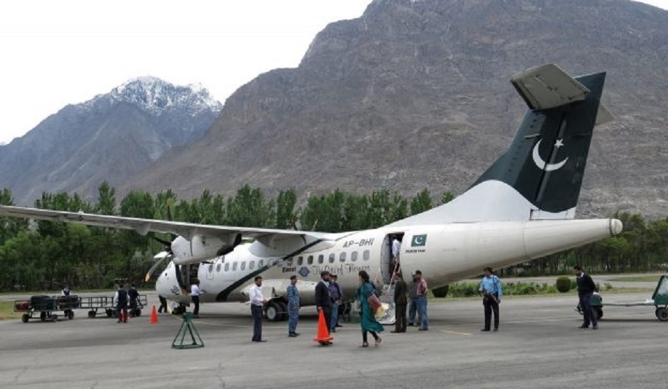 পাকিস্তানে সরকারি কর্মকর্তাদের বিমানের ফার্স্ট ক্লাসে ভ্রমণে নিষেধাজ্ঞা