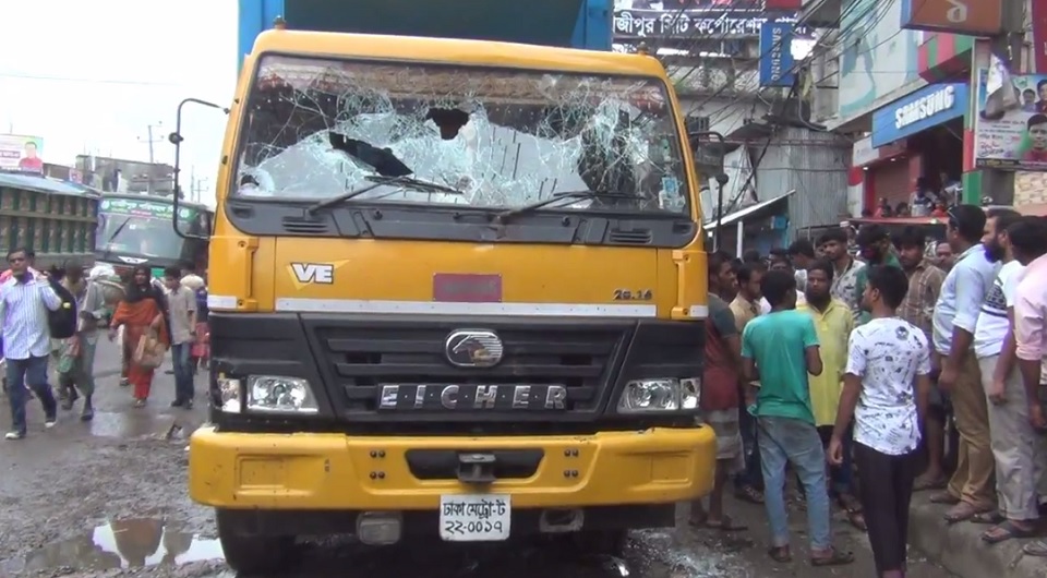 গাজীপুরে কাভার্ডভ্যানের চাপায় শ্রমিক নিহত