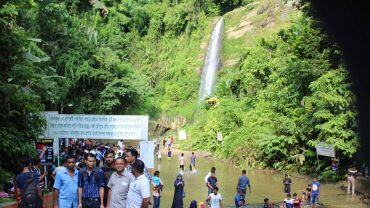ঈদ ছুটিতে মৌলভীবাজারে পর্যটকের ঢল