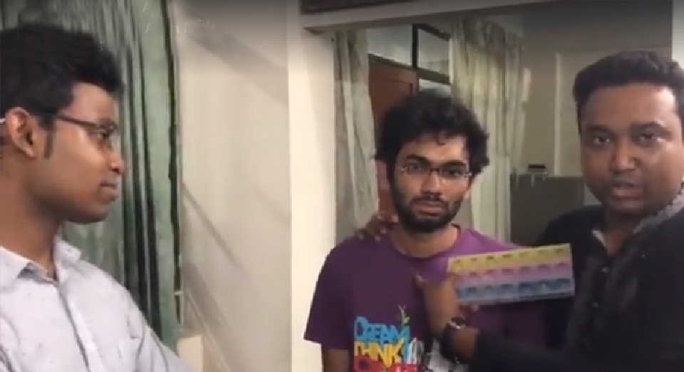 গুজব ছড়ানোর অভিযোগে বুয়েট ছাত্রকে পিটিয়ে পুলিশে দিলো ছাত্রলীগ