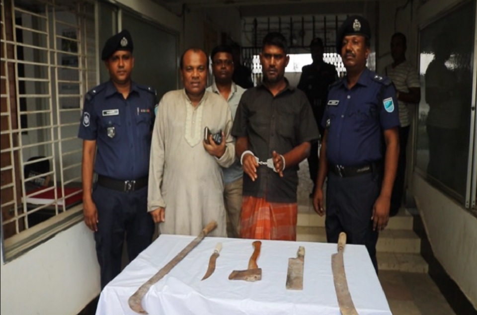 টাঙ্গাইলে দেশীয় অস্ত্রসহ নয় মামলার আসামি গ্রেফতার