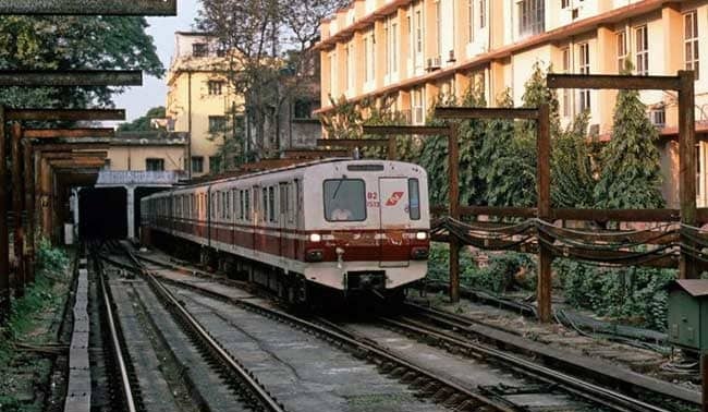 যুবকের আত্মহত্যার চেষ্টা, বন্ধ হয়ে গেল রেল চলাচল