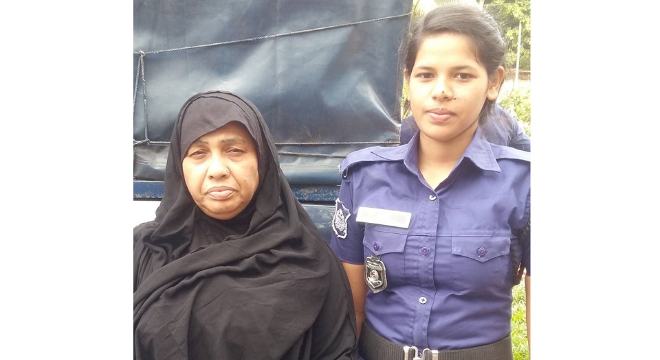 শুটকির ভিতরে ২৮ হাজার ইয়াবা, নারী আটক