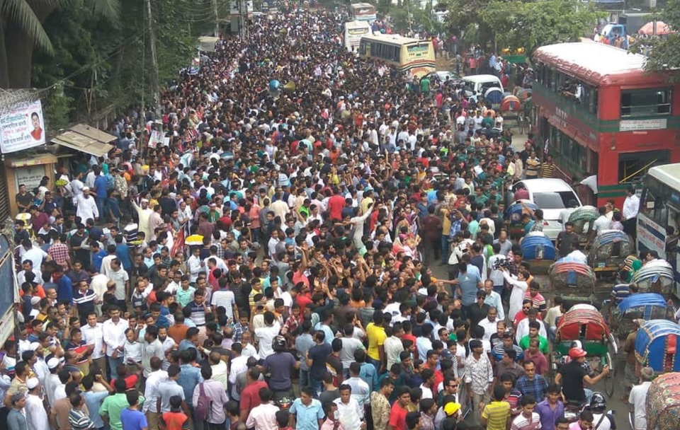 খালেদা জিয়ার মুক্তি ও সুচিকিৎসার দাবিতে বিএনপির মানববন্ধন