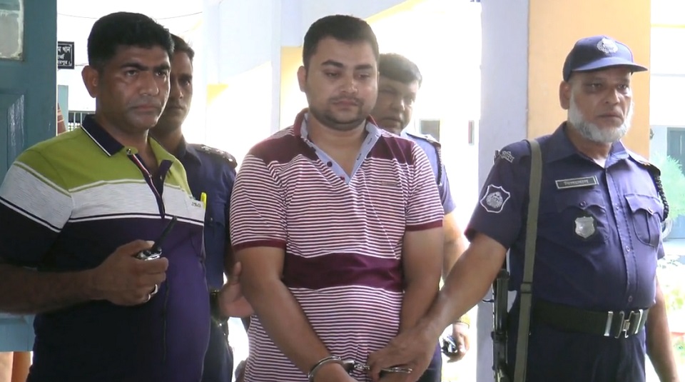 ৩ কোটি ২৫ লাখ টাকা লোপাটের অভিযোগে অগ্রণী ব্যাংকের ক্যাশিয়ার গ্রেফতার