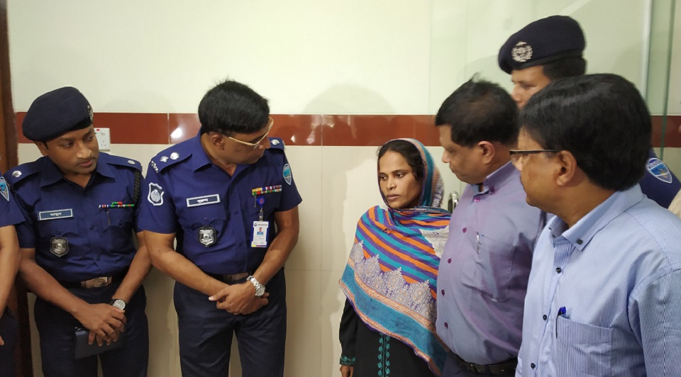 হাসপাতালের বিল দেখে পালানো মা ফিরলেন সন্তানের কাছে