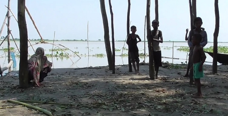 গাইবান্ধায় নদ-নদীর পানি কমায় বন্যা পরিস্থিতির উন্নতি