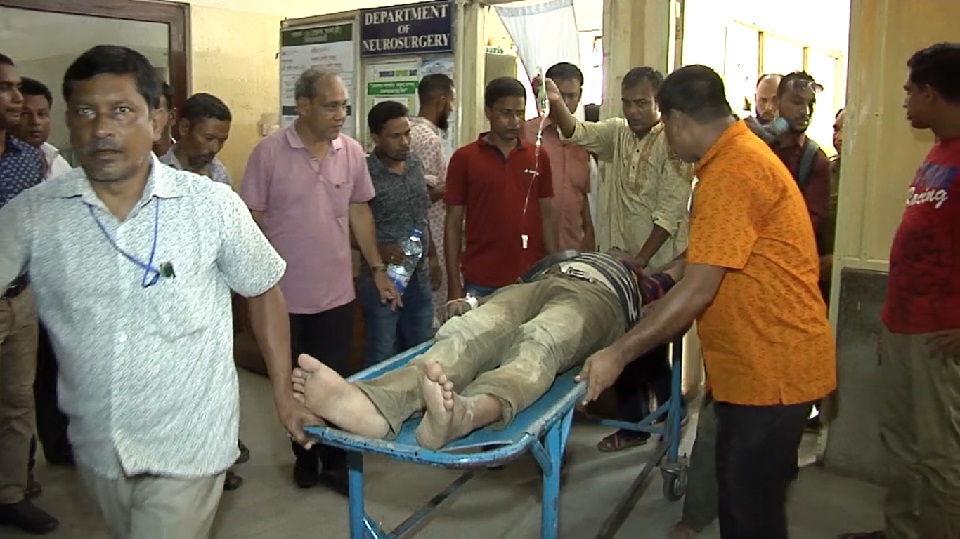 জমি উদ্ধারের সময় বনবিভাগের কর্মকর্তাদের ওপর দখলদারদের হামলা