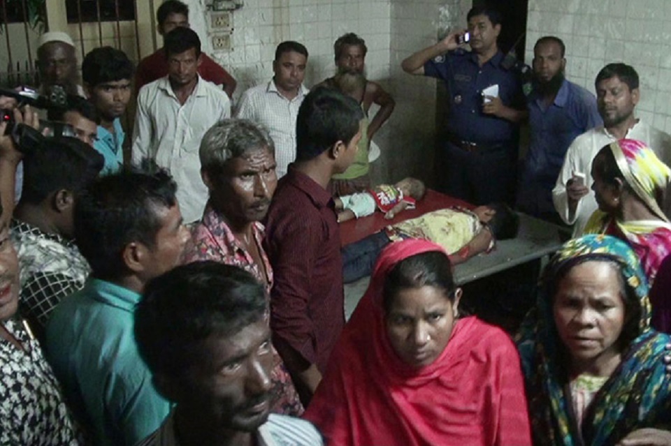 পঞ্চগড়ে বাস চাপায় দুই শিশু সন্তানসহ বাবা নিহত