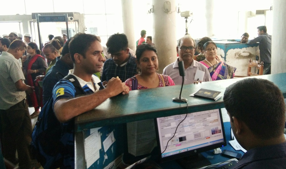 দুর্গোৎসব দেখতে বাংলাদেশে আসছেন ভারতীয়রা