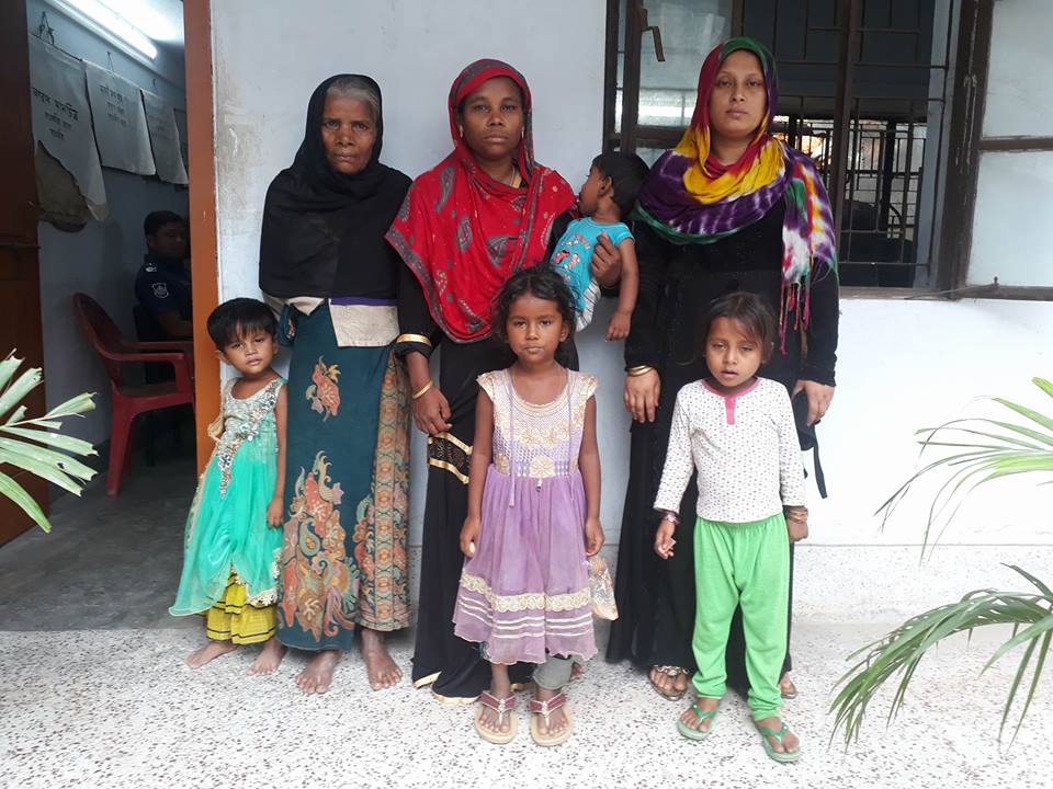 সাতক্ষীরা সীমান্তে সাত নারী ও শিশু রোহিঙ্গা আটক