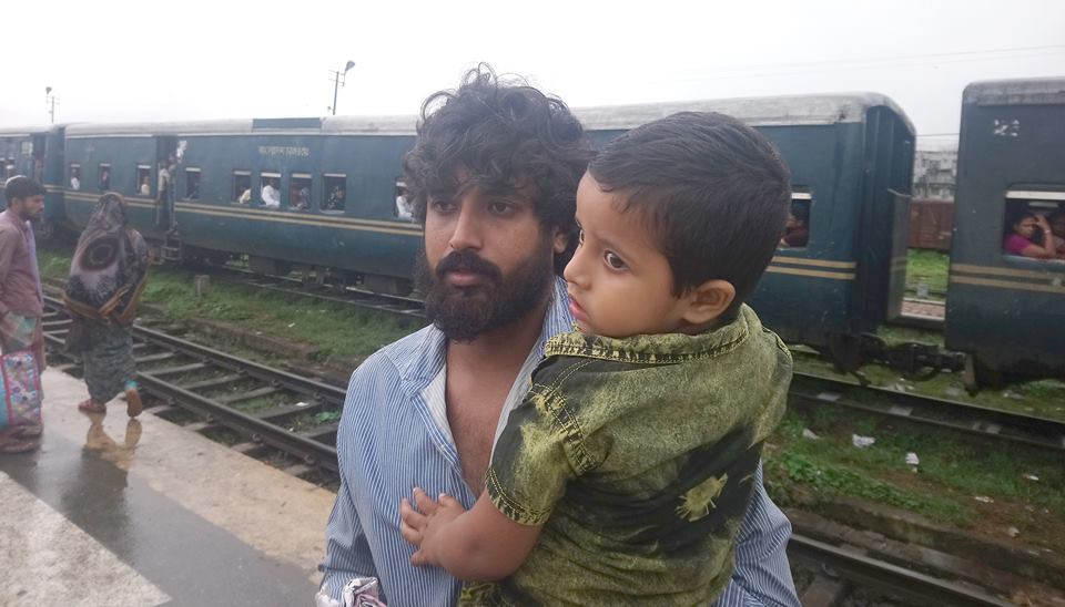 চাকরি হারিয়ে স্টেশনে স্টেশনে ঘুরছেন বিজিবি সদস্য