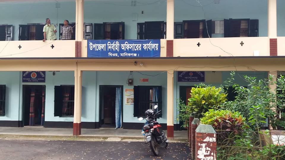 স্কুলছাত্রীকে জোর করে পর্ন ছবি দেখিয়ে শ্লীলতাহানির চেস্টা