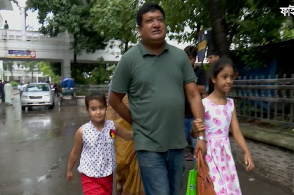 সন্তানের অভিভাবকত্বের লড়াইয়ে জয় হলো বাবার