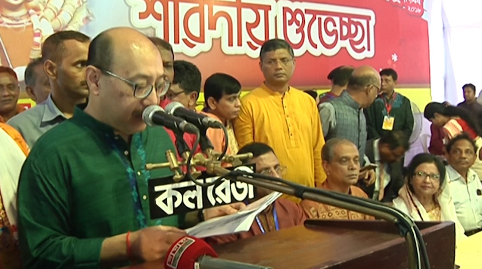 ভারতীয় হাইকমিশনারের ঢাকেশ্বরী পূজামন্ডপ পরিদর্শন