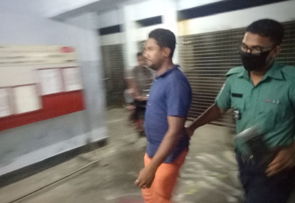 ঢাবিতে মাদক সেবনের অভিযোগে কেন্দ্রীয় ছাত্রলীগের নেতাসহ অাটক ৩