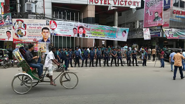 বিএনপির নয়াপল্টন কার্যালয় ঘিরে রেখেছে পুলিশ