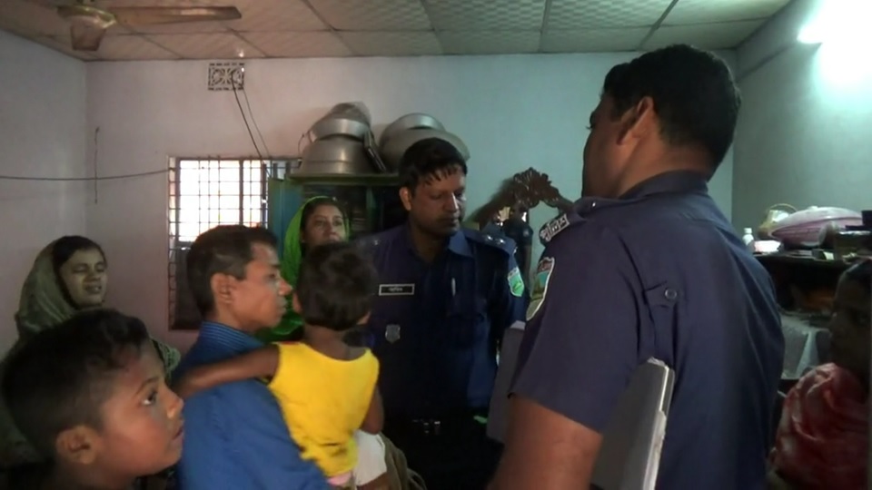 নাটোরে দিনদুপুরে গৃহকর্তীকে বেঁধে নগদ টাকা, স্বর্ণালংকার লুট