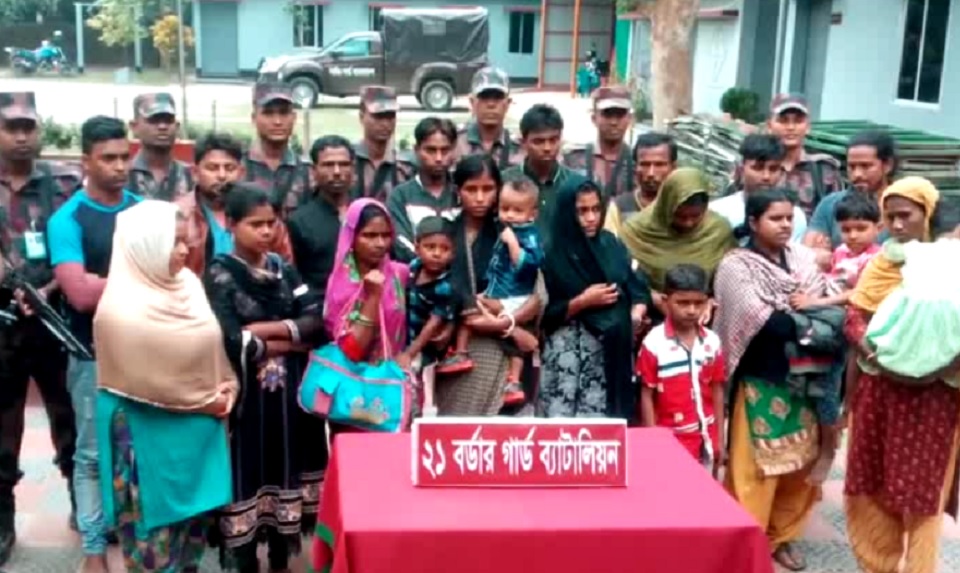 অবৈধভাবে সীমান্ত পারাপারে যশোরে শিশুসহ ২১ নারী-পুরুষ আটক