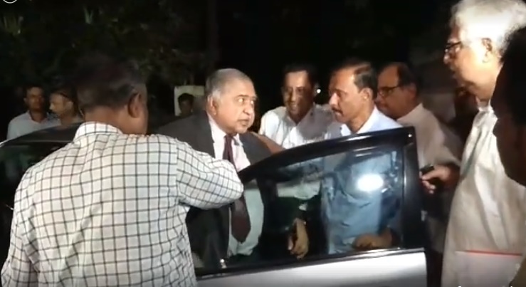 আলোচনা শেষে গণভবন থেকে বের হয়েছেন ঐক্যফ্রন্ট নেতারা