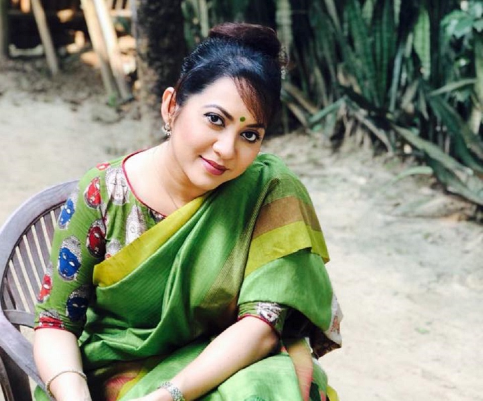 অভিনেত্রী তারিনের মনোনয়ন ফরম সংগ্রহ